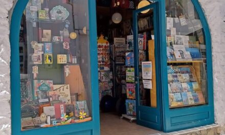« Amorgos »|Une petite librairie au milieu de la mer Égée